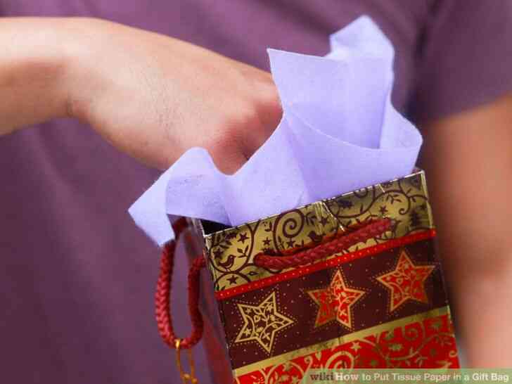 Image intitulée Mettre du Papier de soie dans un Sac-Cadeau de l